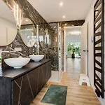 Luxurious Family House Ferienhaus *