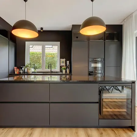 Dom wakacyjny Luxurious Family House *