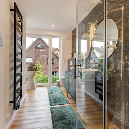 Dom wakacyjny Luxurious Family House *